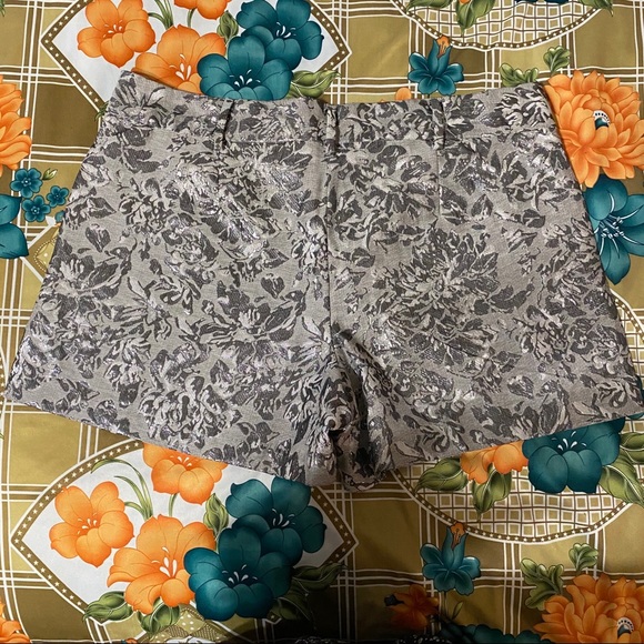 SHORTS - Picture 2 of 2